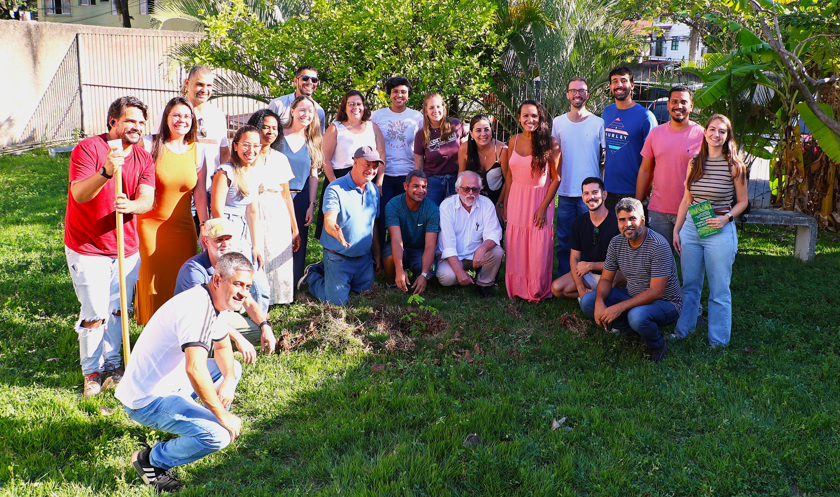 Um gesto que cria raízes: Esesp promove ação prática de educação ambiental com plantio de pau-brasil